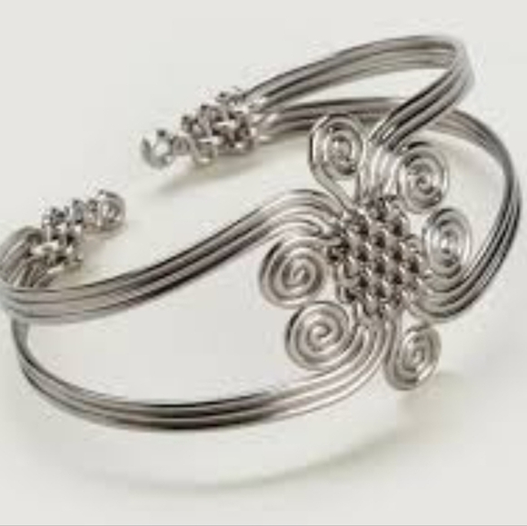 African Silver Wire Kulinda Bracelet - Picture 7 of 7